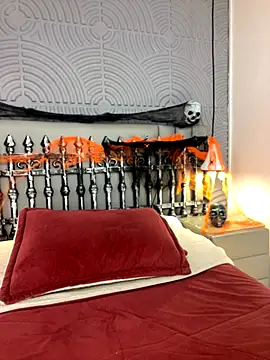 eviegothel  online show from October 29, 8:21 pm