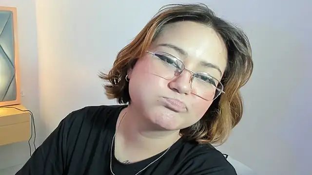 isa grey  online show from November 30, 12:58 am