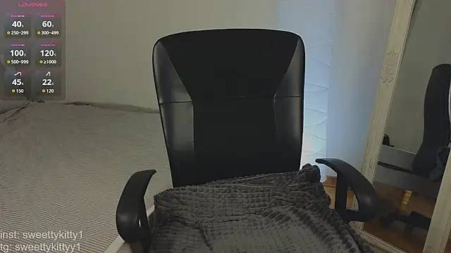 Snapshot of sweettykitty chatting on June 22, 12:46 pm sweettykitty online show from June 22, 12:46 pm