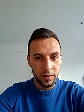 Snapshot of Necunoscutul001 chatting on September 9, 4:45 am Necunoscutul001 online show from September 9, 4:45 am