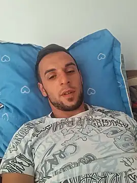 Snapshot of Necunoscutul001 chatting on September 15, 6:46 am Necunoscutul001 online show from September 15, 6:46 am