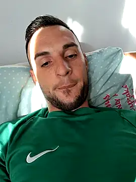 Snapshot of Necunoscutul001 chatting on September 22, 6:04 am Necunoscutul001 online show from September 22, 6:04 am