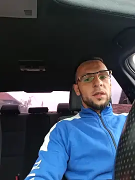 Snapshot of Necunoscutul001 chatting on September 27, 6:18 am Necunoscutul001 online show from September 27, 6:18 am