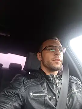 Snapshot of Necunoscutul001 chatting on October 4, 11:08 am Necunoscutul001 online show from October 4, 11:08 am