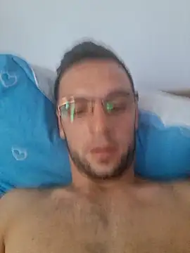 Snapshot of Necunoscutul001 chatting on October 6, 7:17 am Necunoscutul001 online show from October 6, 7:17 am