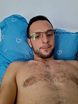 Snapshot of Necunoscutul001 chatting on October 8, 6:44 am Necunoscutul001 online show from October 8, 6:44 am