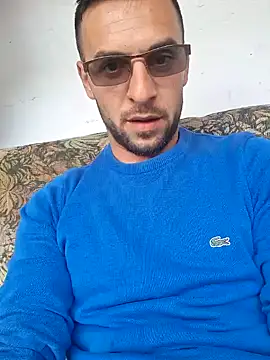 Snapshot of Necunoscutul001 chatting on October 14, 12:17 pm Necunoscutul001 online show from October 14, 12:17 pm