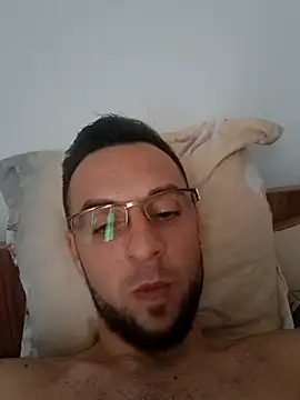 Snapshot of Necunoscutul001 chatting on November 18, 9:03 am Necunoscutul001 online show from November 18, 9:03 am