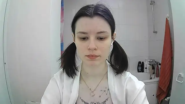 Snapshot of EdlinEngelby chatting on October 1, 4:13 pm EdlinEngelby online show from October 1, 4:13 pm