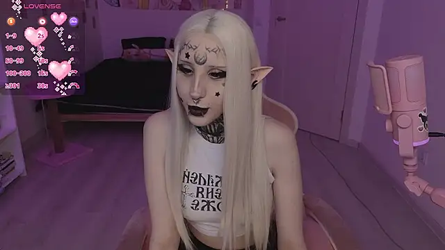 Snapshot of Nana_stolass chatting on March 5, 10:11 am Nana stolass online show from March 5, 10:11 am