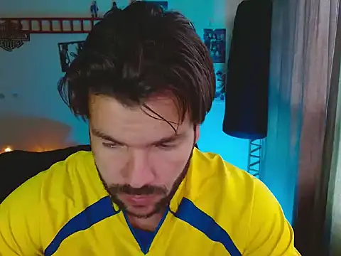Snapshot of cortelioni_massimo_ chatting on October 15, 7:25 pm cortelioni massimo  online show from October 15, 7:25 pm