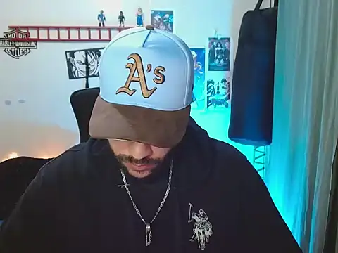 Snapshot of cortelioni_massimo_ chatting on October 18, 6:26 am cortelioni massimo  online show from October 18, 6:26 am