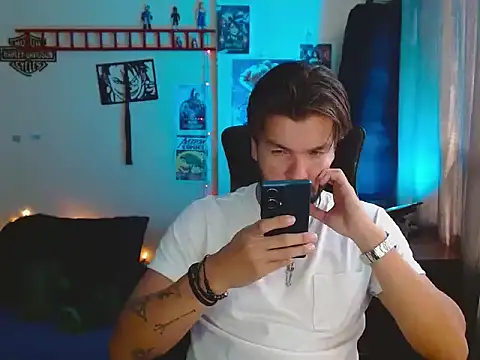 Snapshot of cortelioni_massimo_ chatting on October 24, 7:43 pm cortelioni massimo  online show from October 24, 7:43 pm