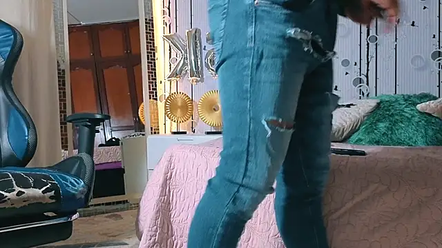 AlphaDrip online show from November 4, 12:15 pm