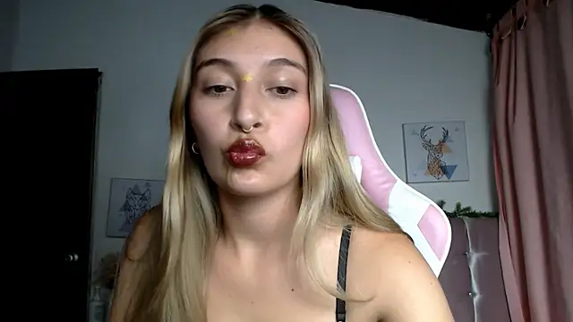 Snapshot of SophiaaLee chatting on April 24, 12:13 am SophiaaLee online show from April 24, 12:13 am
