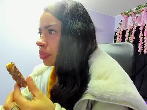 Nanis James online show from February 18, 2:29 am