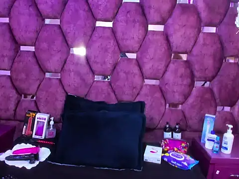 Nanis James online show from March 27, 3:12 am