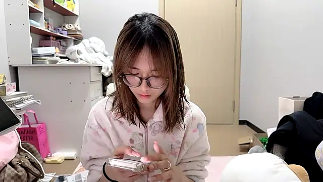 Snapshot of Ann-cookie chatting on March 18, 5:05 pm Ann-cookie online show from March 18, 5:05 pm