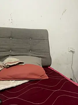 crhong666 online show from February 20, 1:57 am