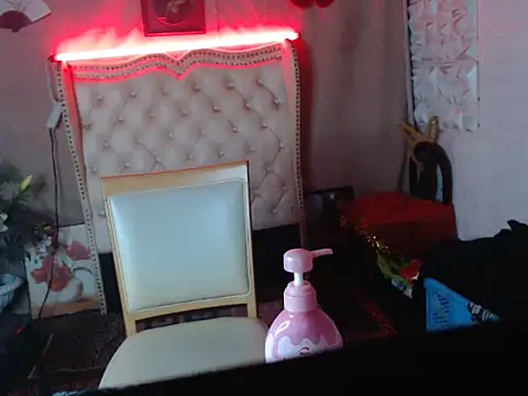 Snapshot of miss_laila_ chatting on October 1, 10:10 am miss laila  online show from October 1, 10:10 am