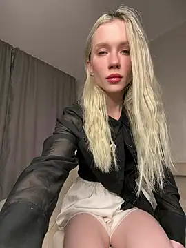 Snapshot of KittenFang chatting on May 6, 7:08 pm KittenFang online show from May 6, 7:08 pm