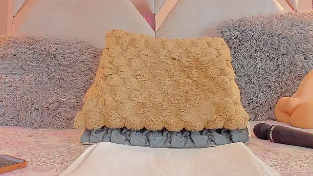 Snapshot of anni_honeyriveras chatting on September 13, 12:10 am anni honeyriveras online show from September 13, 12:10 am