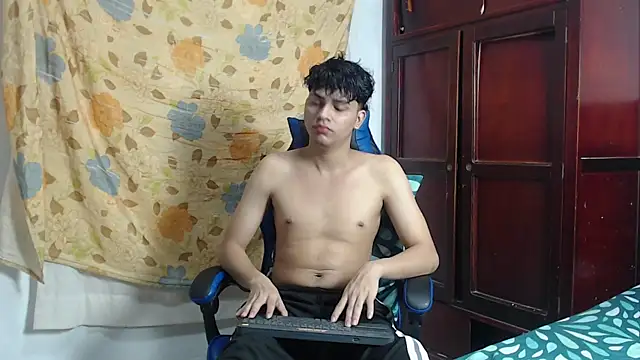 Snapshot of alice_julls chatting on June 25, 6:12 pm alice julls online show from June 25, 6:12 pm