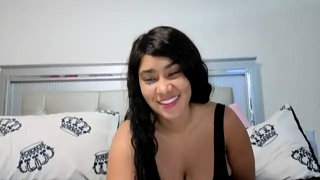 LuckyKhloe online show from September 17, 1:24 pm