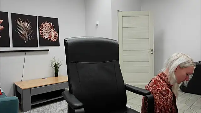 Laura Chaplin online show from November 6, 5:36 pm