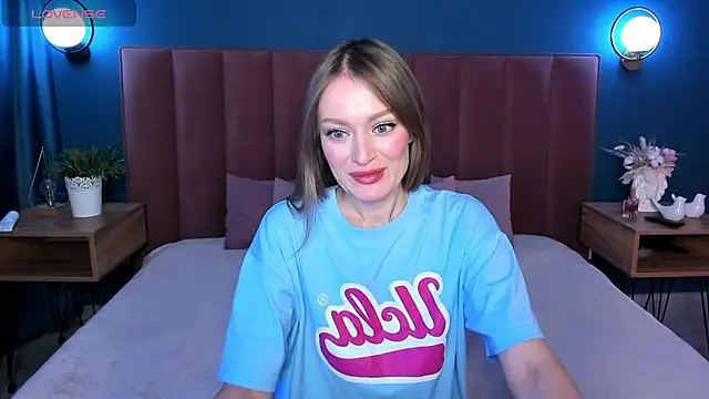 Snapshot of EvelynPoole chatting on November 23, 1:27 am EvelynPoole online show from November 23, 1:27 am