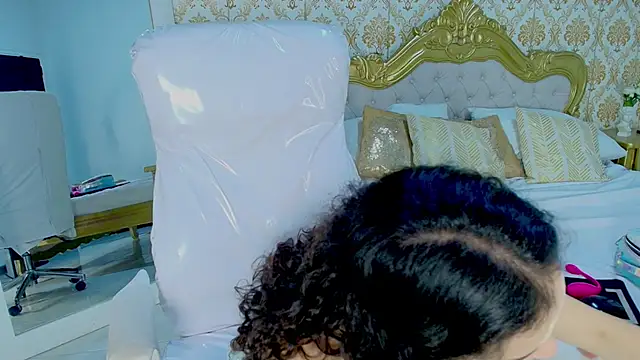 JessB  online show from October 16, 8:10 pm