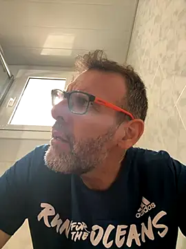 Snapshot of gigolobcn chatting on September 10, 9:53 am gigolobcn online show from September 10, 9:53 am