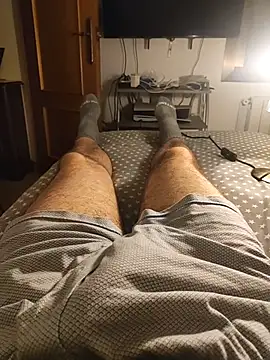 Snapshot of gigolobcn chatting on October 11, 3:06 am gigolobcn online show from October 11, 3:06 am