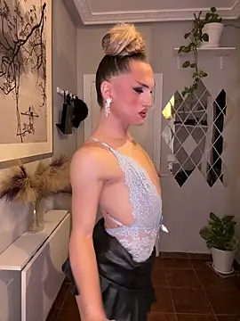 lacattiva online show from October 8, 8:28 pm