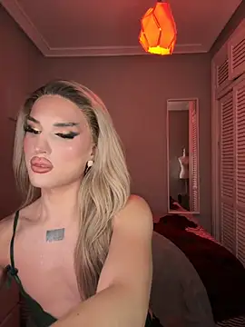 lacattiva online show from November 21, 6:17 pm