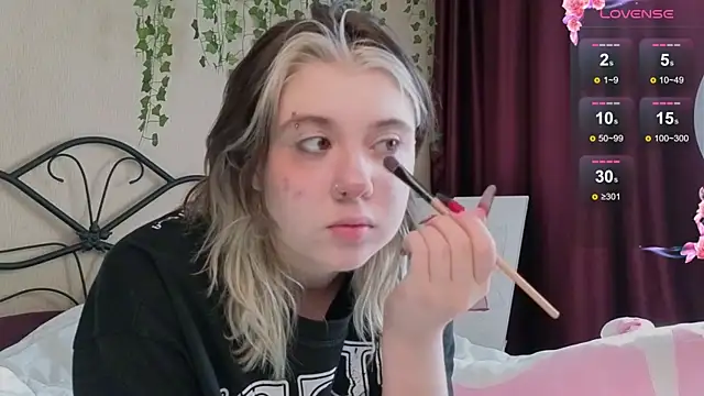 Snapshot of IrisSoCute chatting on September 10, 4:23 am IrisSoCute online show from September 10, 4:23 am