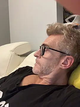 Axl hot online show from February 20, 12:29 am