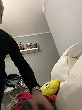 Axl hot online show from February 25, 12:53 am