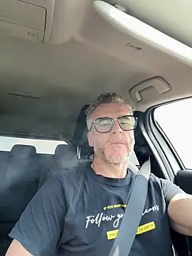 Axl hot online show from April 19, 10:36 am