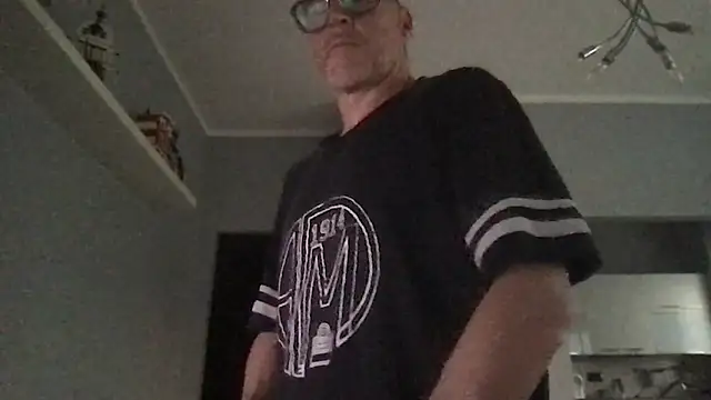 Axl hot online show from June 9, 6:41 pm