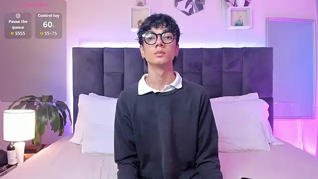 Snapshot of Phillicious__ chatting on October 1, 9:10 pm Phillicious   online show from October 1, 9:10 pm