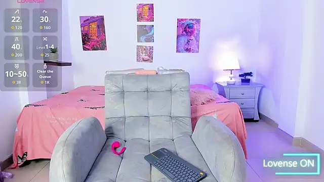 mia purplee online show from September 28, 3:01 am