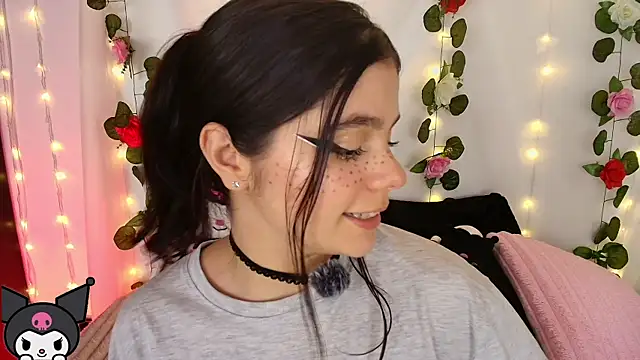 Snapshot of cutee_andrea chatting on December 3, 3:03 am cutee andrea online show from December 3, 3:03 am