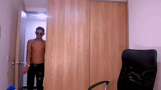 Toy boy777 online show from February 12, 9:15 am