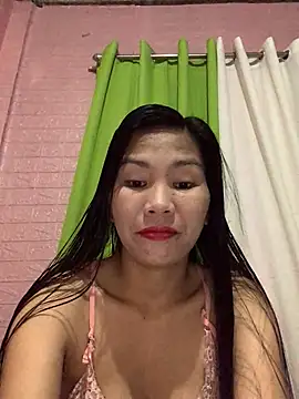 Snapshot of Cleo17 chatting on April 28, 12:32 pm Cleo17 online show from April 28, 12:32 pm