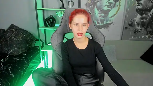 Snapshot of NitaNihil chatting on October 18, 8:09 pm NitaNihil online show from October 18, 8:09 pm