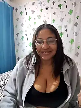 Snapshot of Avannay chatting on September 13, 12:32 am Avannay online show from September 13, 12:32 am