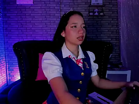 akimy teen online show from October 7, 7:33 pm