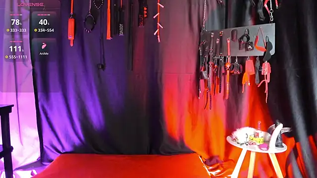 Snapshot of Loana_bastian_bdsm chatting on October 16, 12:55 am Loana bastian bdsm online show from October 16, 12:55 am