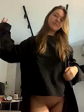 Snapshot of VesnaCrystal chatting on October 8, 12:58 pm VesnaCrystal online show from October 8, 12:58 pm